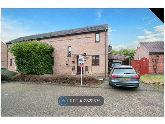 3 Bedroom Semi-Detached House To Rent In Robertson Close, Milton Keynes, MK5