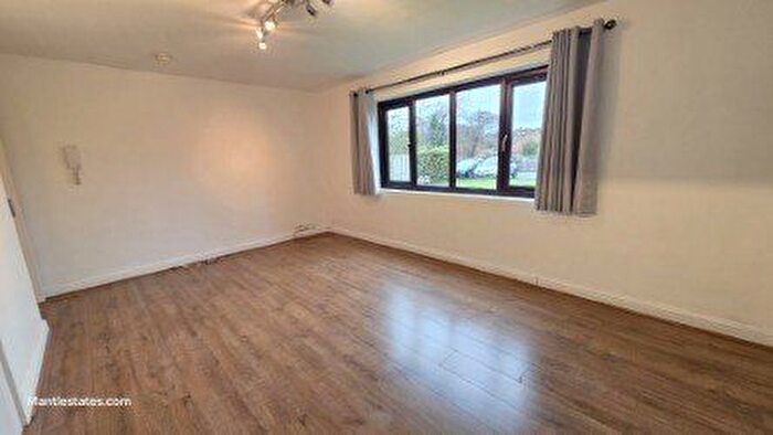 Studio To Rent In Masefield Court, New Barnet, EN5