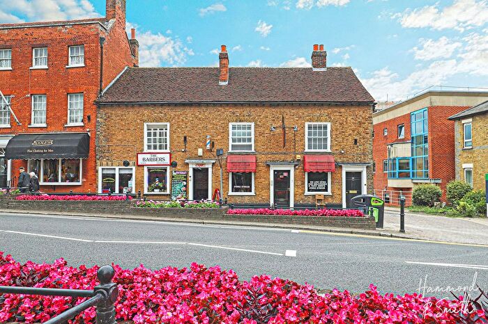 2 Bedroom Flat To Rent In High Street, Epping, CM16