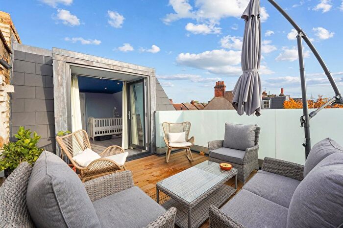 4 Bedroom Maisonette For Sale In Tranmere Road, London, SW18