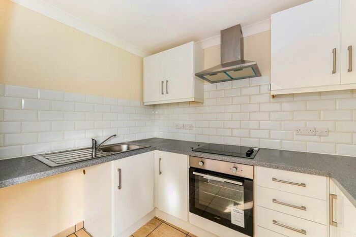 1 Bedroom Flat To Rent In Crombie Close, Waterlooville, Hampshire, PO8