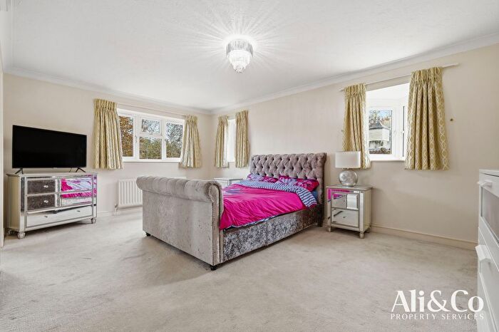 4 Bedroom Detached House For Sale In Moss Bank, Grays, RM17