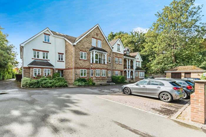 2 Bedroom Flat For Sale In Haven Court, Portsmouth Road, Esher, Surrey, KT10