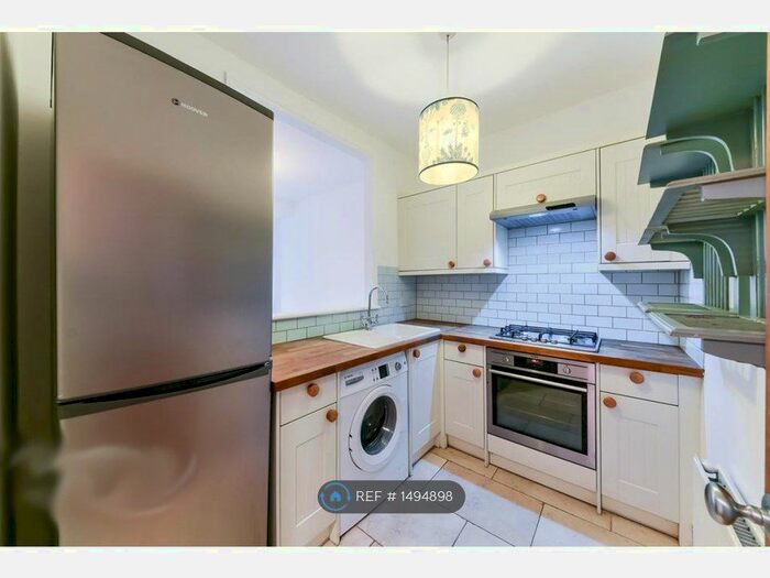 2 Bedroom Flat To Rent In Dunsmure Road, London, N16