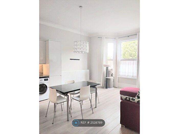2 Bedroom Flat To Rent In Rivercourt Road, London, W6
