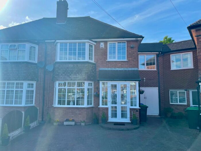 4 Bedroom houses for sale in Moreton Avenue, B43, West Midlands