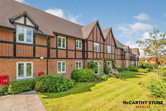 2 Bedroom Apartment For Sale In Foxmead Court, Meadowside, Storrington, RH20