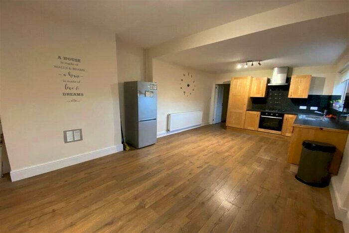 3 Bedroom Apartment To Rent In Hertford Rd, London, N1