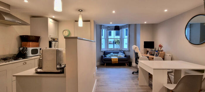 2 Bedroom Flat To Rent In Lordship Lane, London, SE22