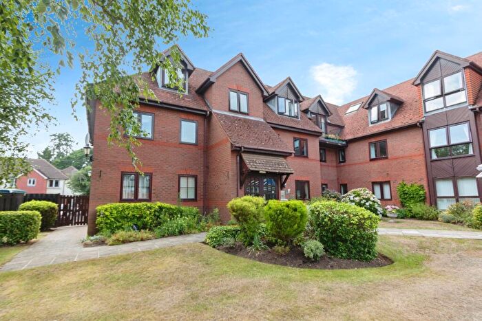1 Bedroom Flat For Sale In Southwell Park Road, Camberley, Surrey, GU15