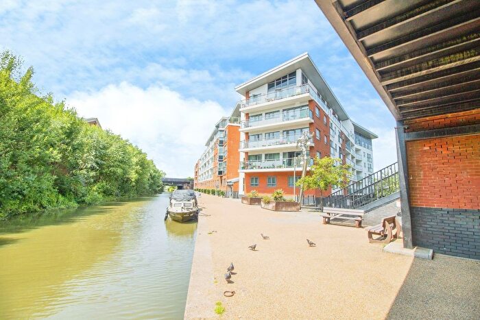 2 Bedroom Flat For Sale In Lonsdale, Wolverton, Buckinghamshire, MK12