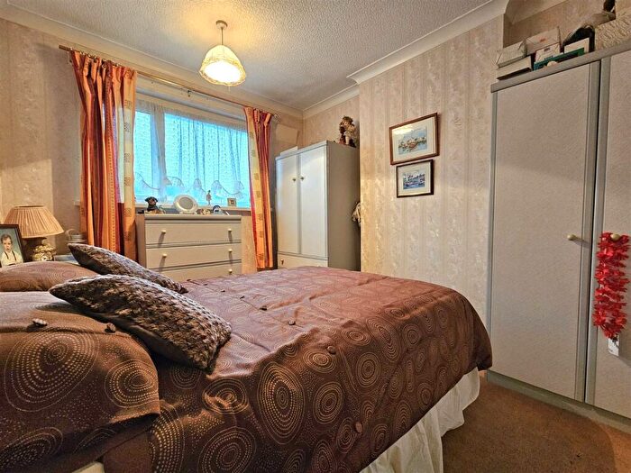 3 Bedroom End Of Terrace House For Sale In Glencroft Road, Solihull, B92