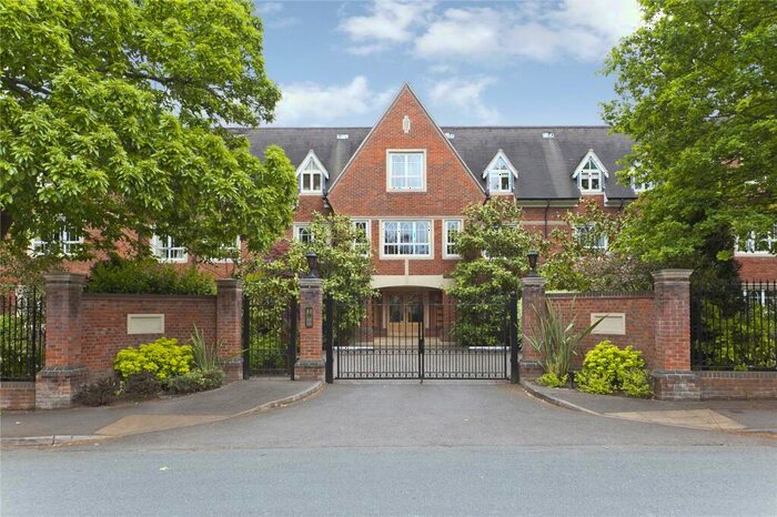 3 Bedroom Apartment To Rent In Ormonde Place, Old Avenue, Weybridge, Surrey, KT13