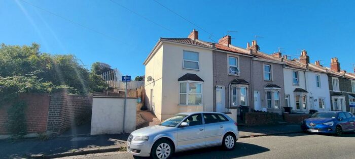 2 Bedroom End Of Terrace House To Rent In Woodland Way, Bristol, BS15