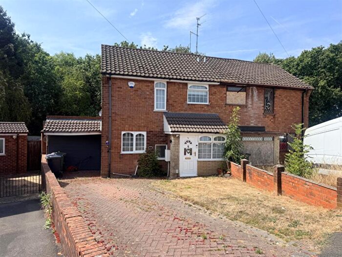 3 Bedroom Semi Detached House For Sale In Lawnsdown Road, Brierley Hill, DY5