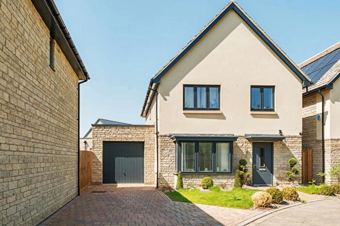 4 Bedroom Semi-Detached House To Rent In Olive Mead, Bicester, OX27