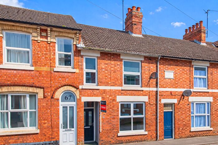 2 Bedroom Terraced House For Sale In Carlton Street, Kettering, NN16
