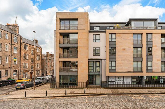3 Bedroom Flat For Sale In / Eyre Place, Edinburgh, EH3