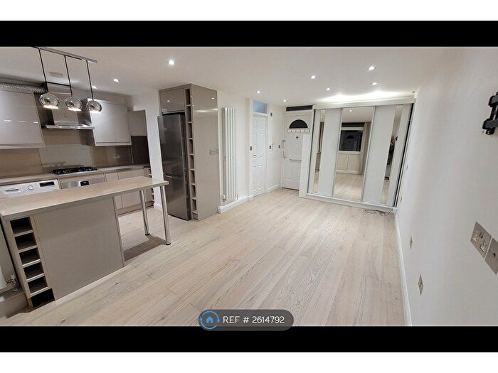 Studio To Rent In Gardner Close, Wanstead, E11