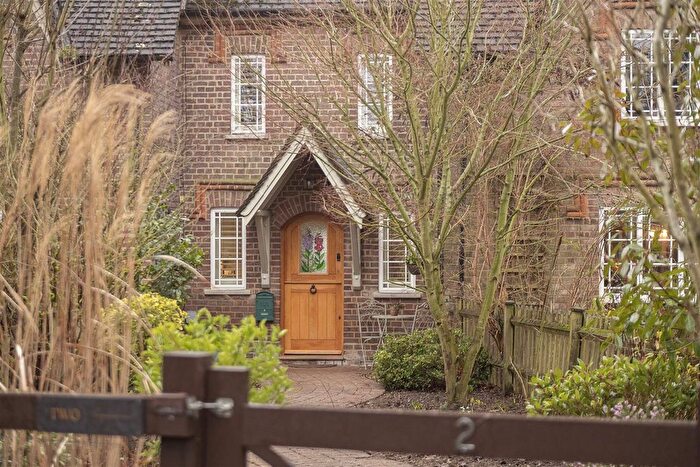 2 Bedroom Property For Sale In Bower Heath Lane, Harpenden, AL5