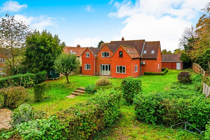 6 Bedroom Detached House For Sale In Norwich Road, Cawston, Norwich, NR10