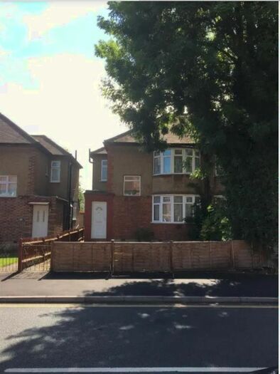1 Bedroom Flat To Rent In River Gardens, Feltham, TW14