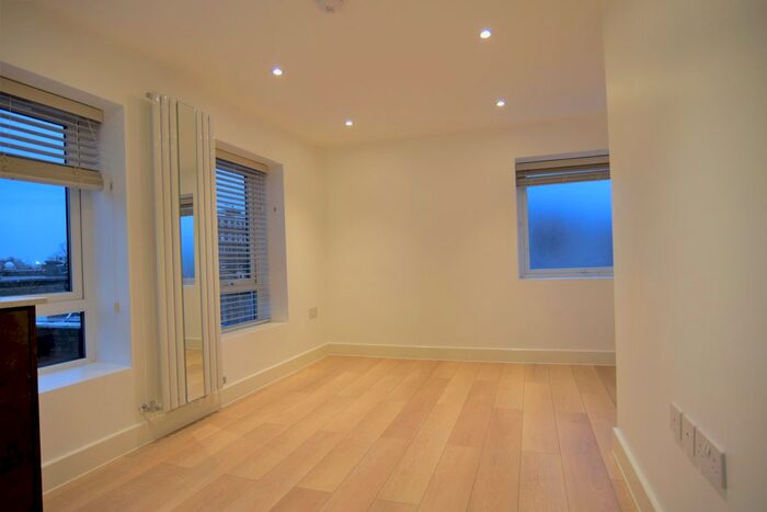 1 Bedroom Flat To Rent In Oakmere Lane, Potters Bar, EN6