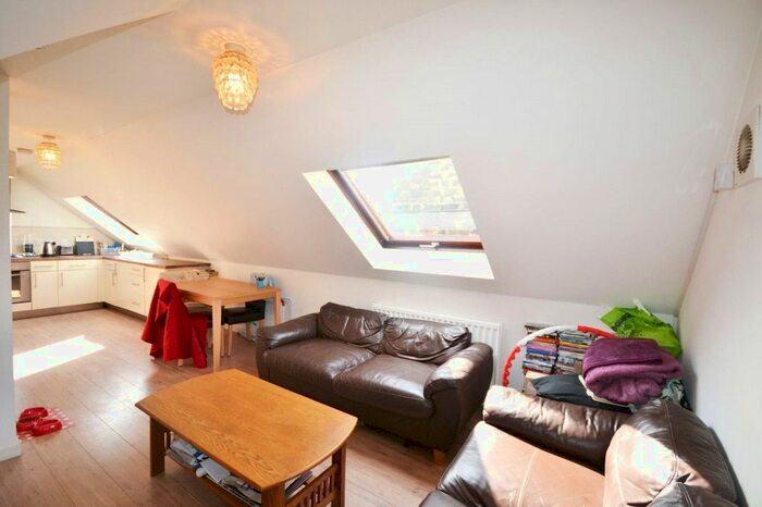 2 Bedroom Flat To Rent In Archway Road, London N19