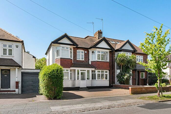 5 Bedroom Semi-Detached House For Sale In Gresham Avenue, Whetstone, N20