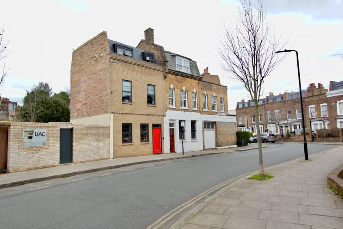 2 Bedroom Flat To Rent In Nevill Road, Stoke Newington, London, N16