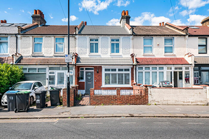 3 Bedroom Terraced House For Sale In Bensham Lane, Thornton Heath, Surrey, CR7