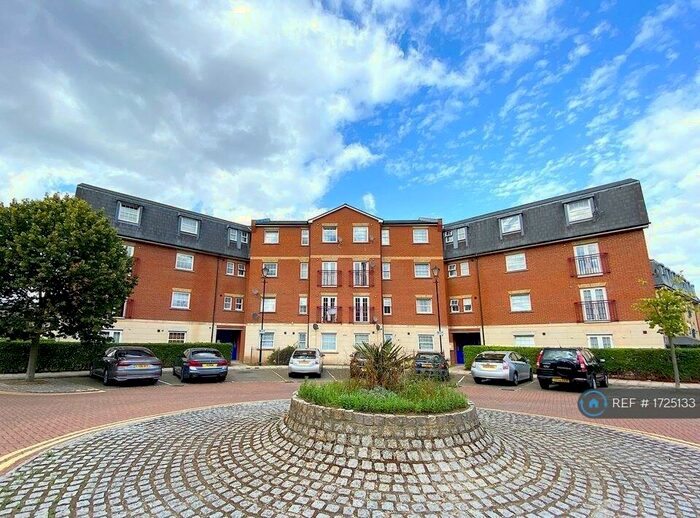 3 Bedroom Flat To Rent In Queensberry Place, London, E12
