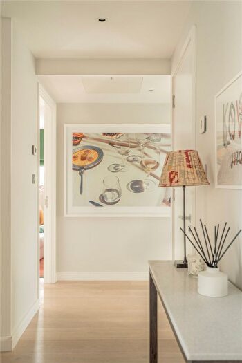 2 Bedroom Flat For Sale In Old Brompton Road, Earls Court, SW5