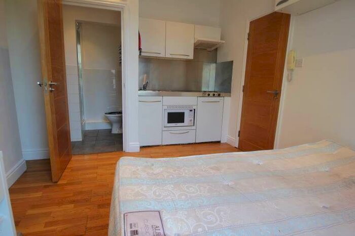 Studio To Rent In Belsize Road, Swiss Cottage, NW6
