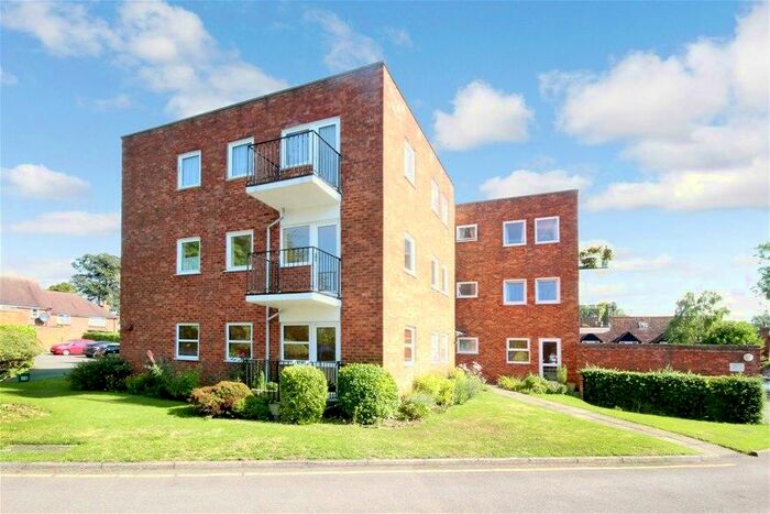 2 Bedroom Flat To Rent In Monks Close, Redbourn, Redbourn, AL3