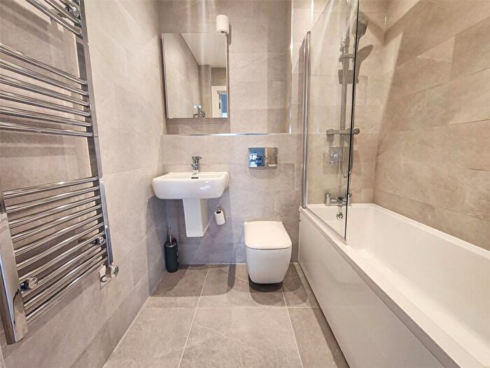 1 Bedroom Flat For Sale In Old Road, Chatham, Kent, ME4