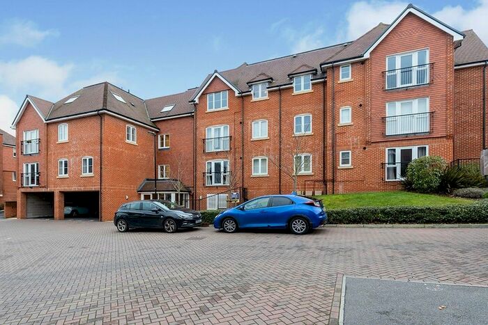 2 Bedroom Flat To Rent In Oasthouse Drive, Horndean, Waterlooville, Hampshire PO8