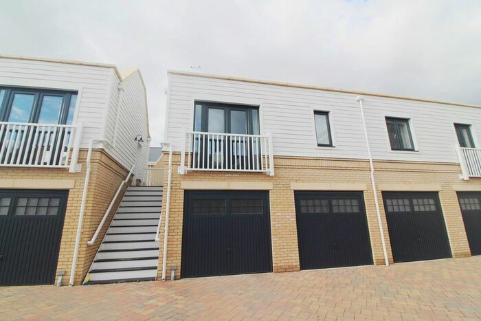 2 Bedroom Mews To Rent In Massachusetts Place, Reading, RG2