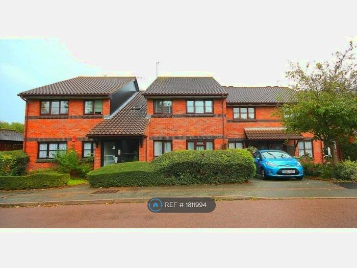 2 Bedroom Flat To Rent In Welsummer Way, Cheshunt, Waltham Cross, EN8