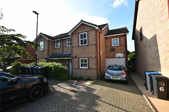 3 Bedroom Semi-Detached House To Rent In Morris Close, Croydon, CR0