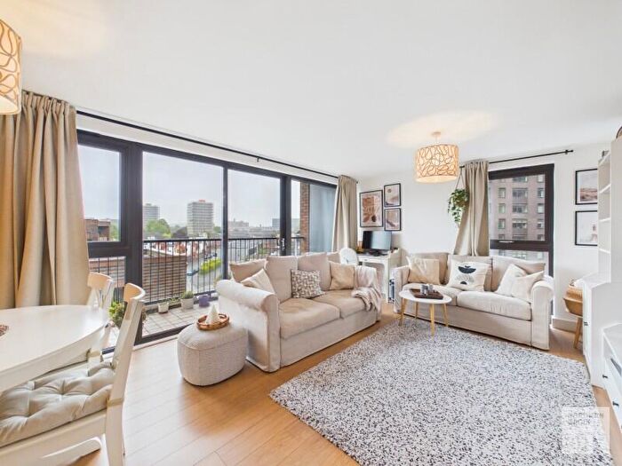 2 Bedroom Apartment To Rent In Canal Point :: Ancoats, M4