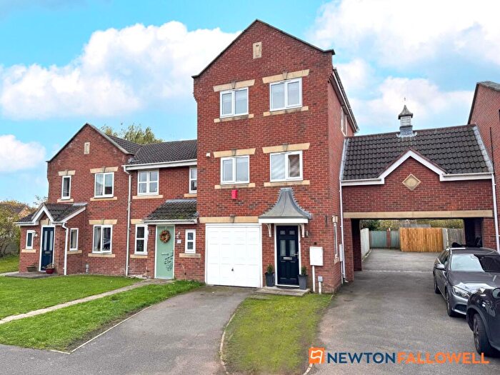 3 Bedroom Town House For Sale In Cludd Avenue, Newark, NG24
