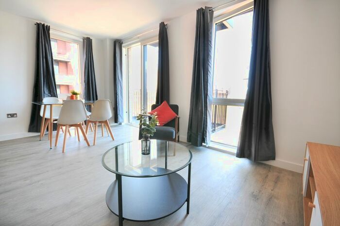 3 Bedroom Flat To Rent In Lockside Lane, Salford, M5