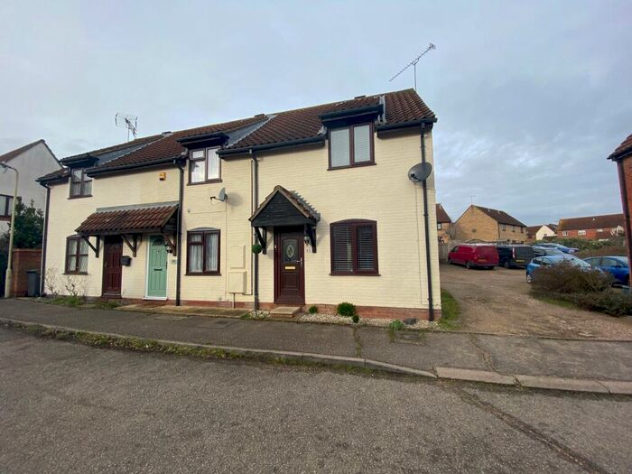 2 Bedroom End Of Terrace House To Rent In Collingwood Road, South Woodham Ferrers, CM3