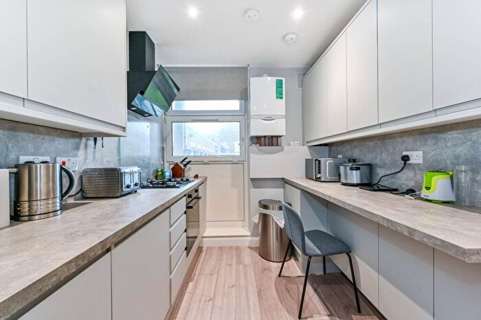 3 Bedroom Flat For Sale In Clarence Gardens, Euston, London, NW1
