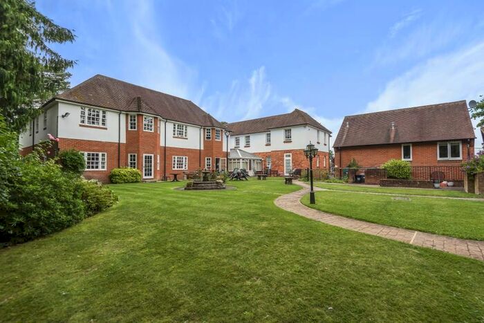 2 Bedroom Flat To Rent In War Memorial Place, Henley On Thames, RG9