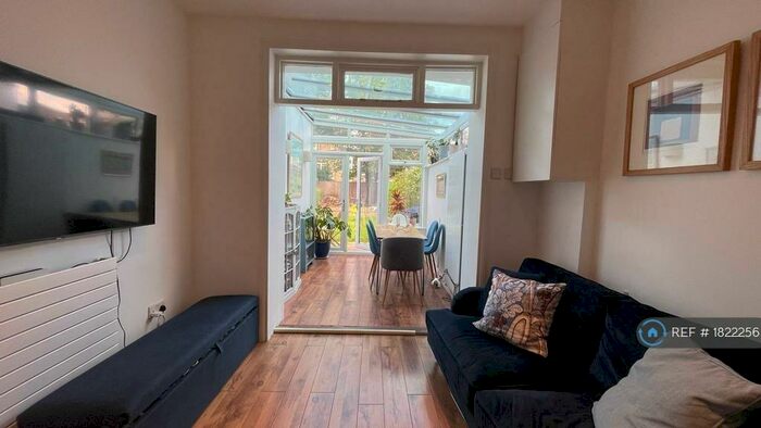 2 Bedroom Flat To Rent In Lausanne Road, London, N8