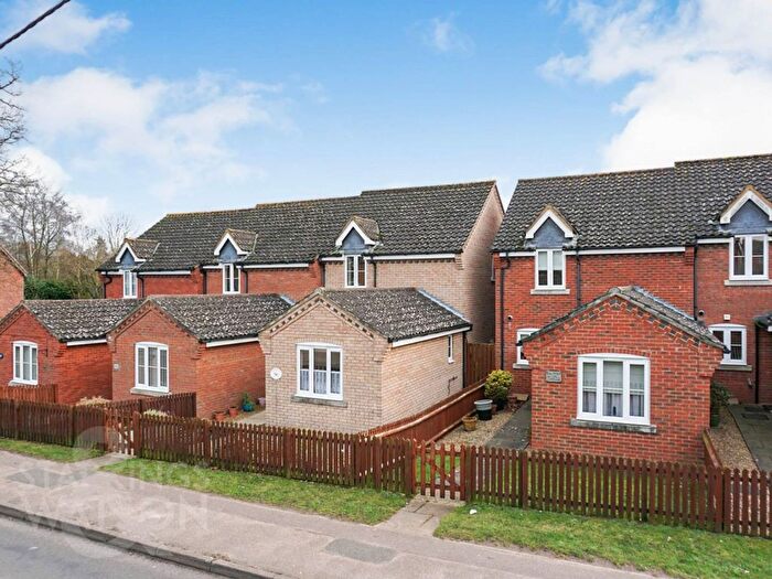 3 Bedroom End Of Terrace House For Sale In Castleton Way, Eye, IP23