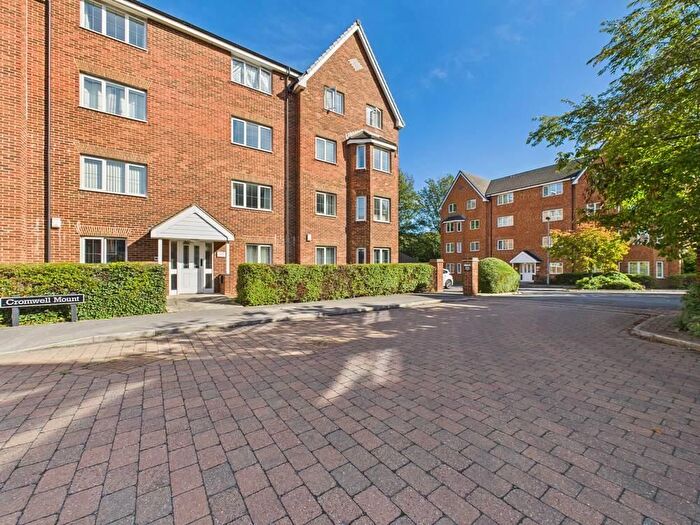 2 Bedroom Flat For Sale In Gascoigne House, Cromwell Mount, Pontefract, WF8