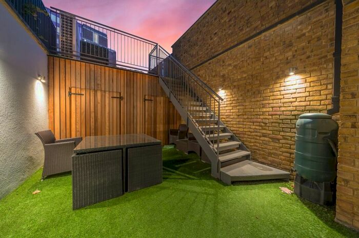 4 Bedroom Town House To Rent In Greenwich High Road, London, SE10